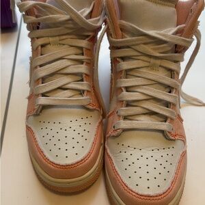 Nike dunks 1985 Women's High-Top Sneakers in Pink and White